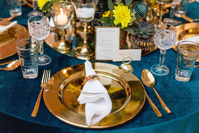 Unterteller als Tischdekoration Ø 33 cm Dekoteller für Hochzeit COM-FOUR® 4x Platzteller in goldfarben Shabby Chic Familienfeier oder Weihnachten